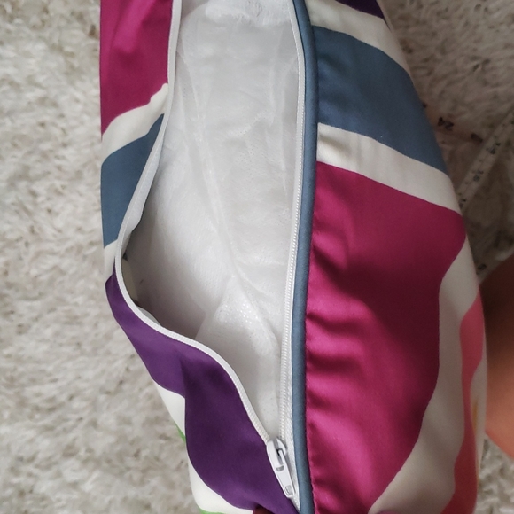 $5 w/Bundle. UK FLAG pillow - Picture 5 of 7